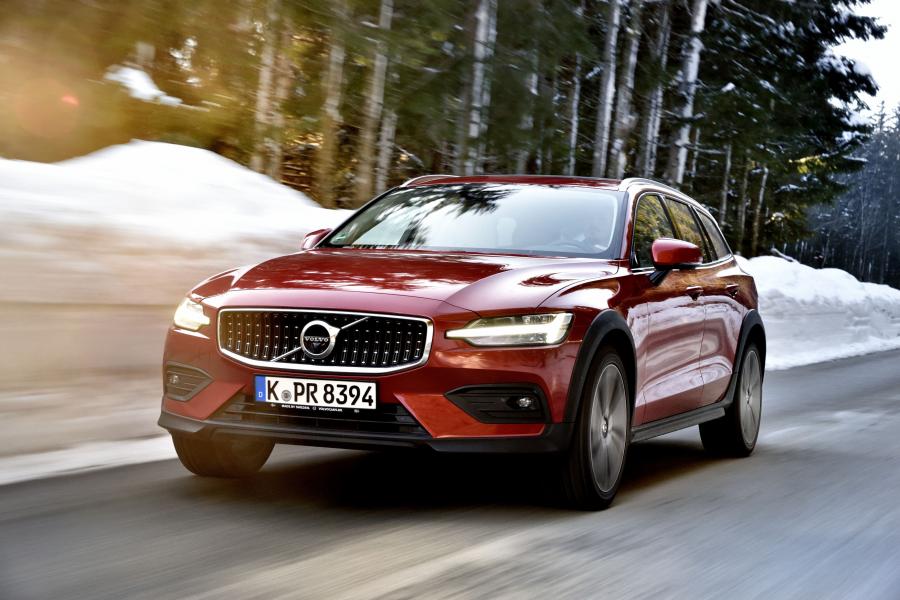  Volvo V60 D4 Cross Country 2018 года  (WW) (фото 33 из 49)